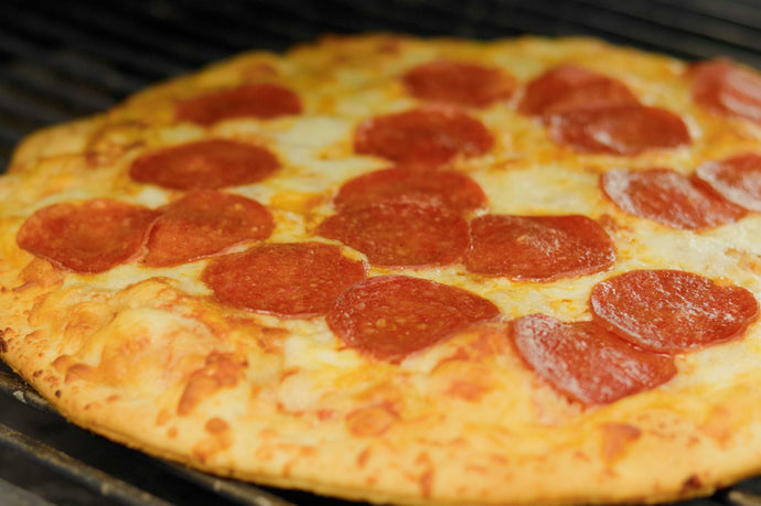 Grilling Frozen Pizza on the Big Green Egg